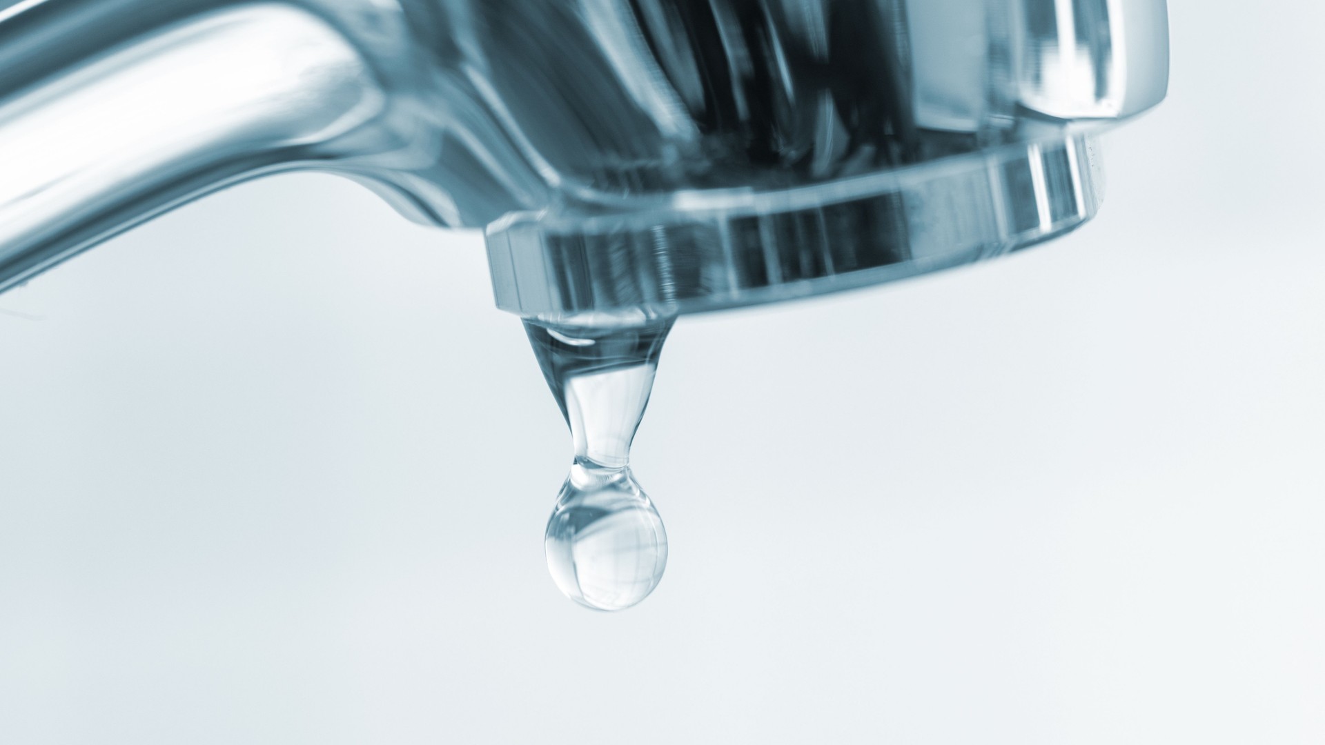 Dripping faucet in the kitchen